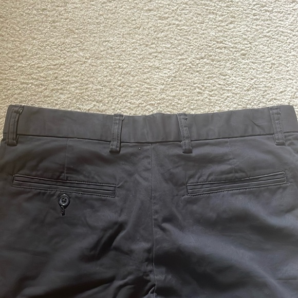 Old Navy Ultimate Slim Shorts - Picture 3 of 6